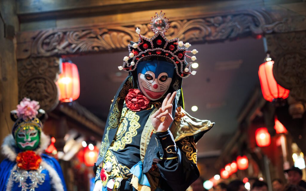 Chinese actor performs a traditional face-changing show #2