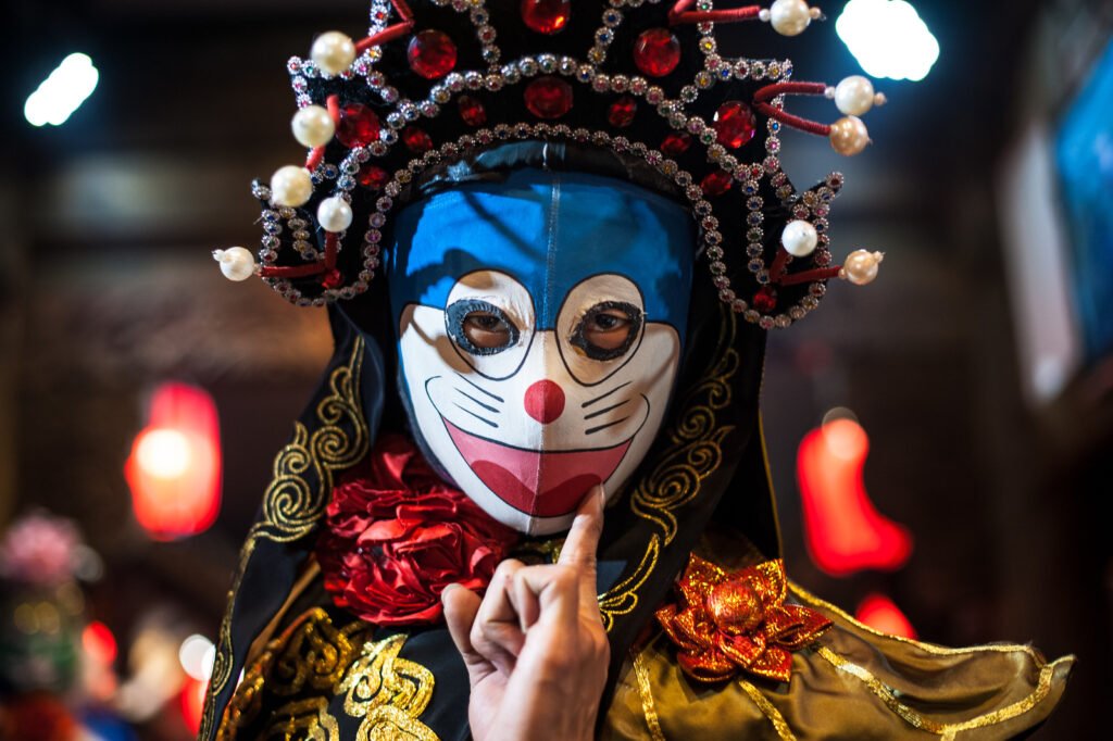Chinese actor performs a traditional face-changing show #8