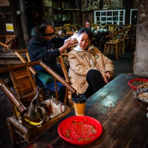 Earwax removal in a Chinese rural tea house